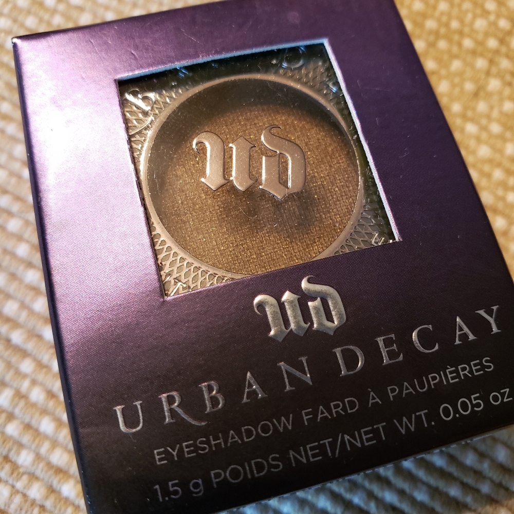 Urban Decay Darkhorse eyeshadow